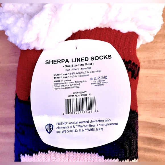 NWT•Unisex•Warner Bros. TV•FRIENDS•Central Perk •Ross & Marcel•Sherpa Socks - Picture 6 of 6